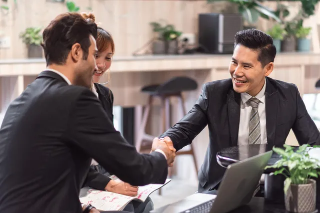 sales officer adalah