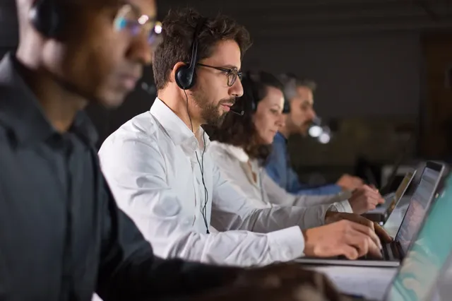 perbedaan customer service dan call center